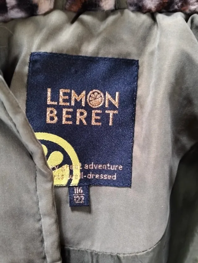 Abrigo niña verde capucha leopardo 6 años.