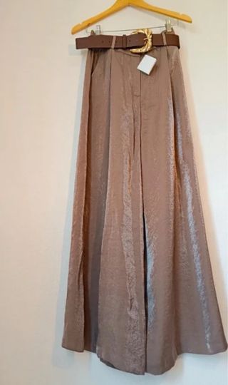 Pantalones anchos satinados Zara