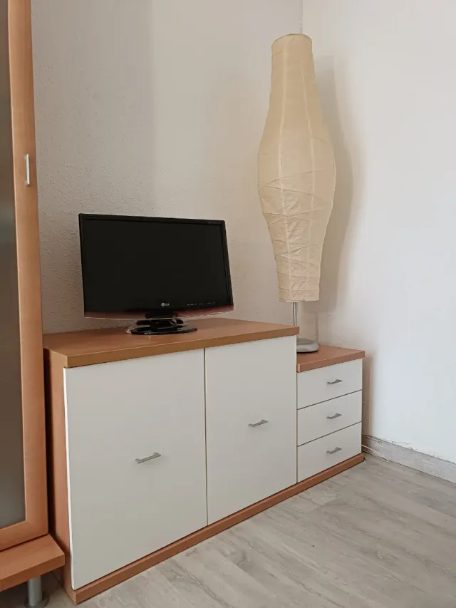 Mueble TV blanco y madera