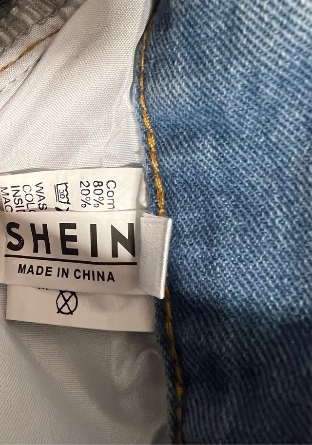 Pantalón vaquero marca SHEIN talla L. Como nuevos