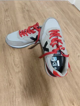 Zapatillas Munich Talla 40 Gris y Rojo