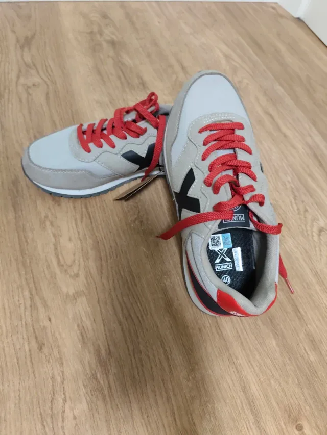 Zapatillas Munich Talla 40 Gris y Rojo