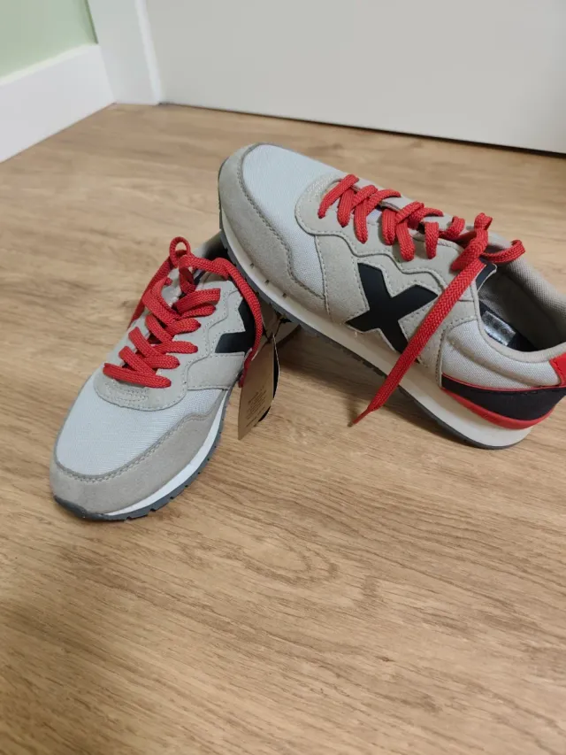 Zapatillas Munich Talla 40 Gris y Rojo