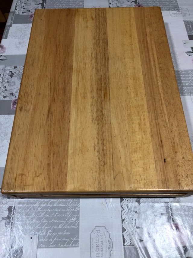 Caja de Cuchillos de Madera y Metal