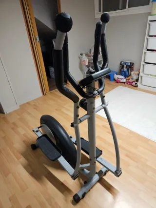 Bicicleta Estática negra, con sus años, poco uso.