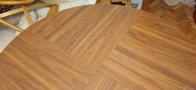 Mesa de comedor redonda de madera