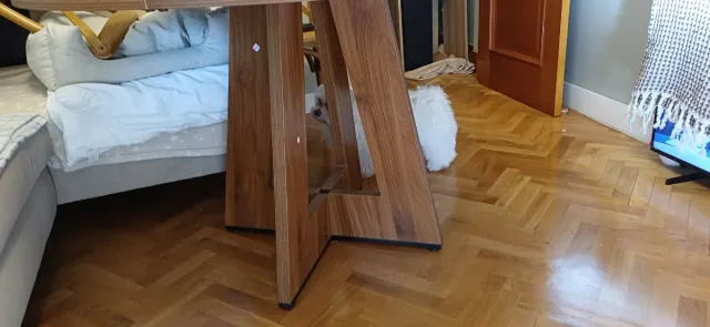 Mesa de comedor redonda de madera