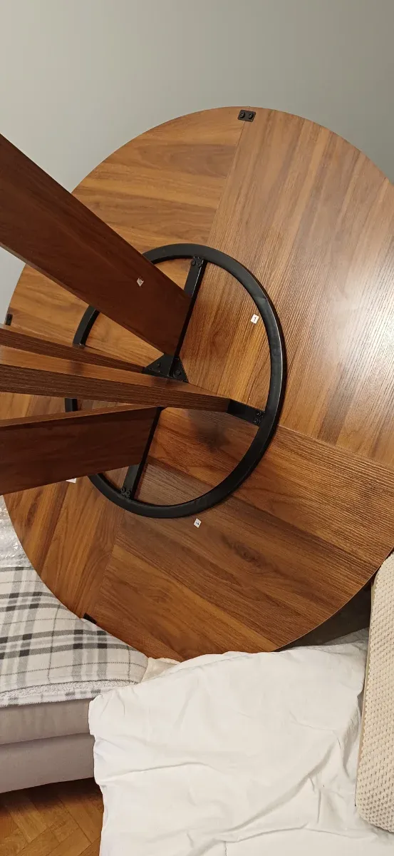 Mesa de comedor redonda de madera