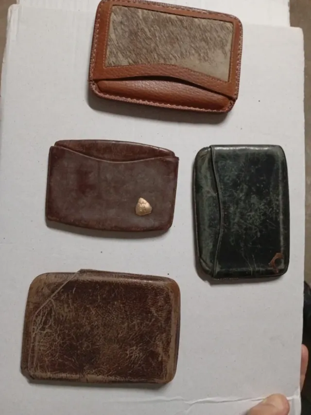 Petacas antiguas de piel para tabaco 10 euros ud
