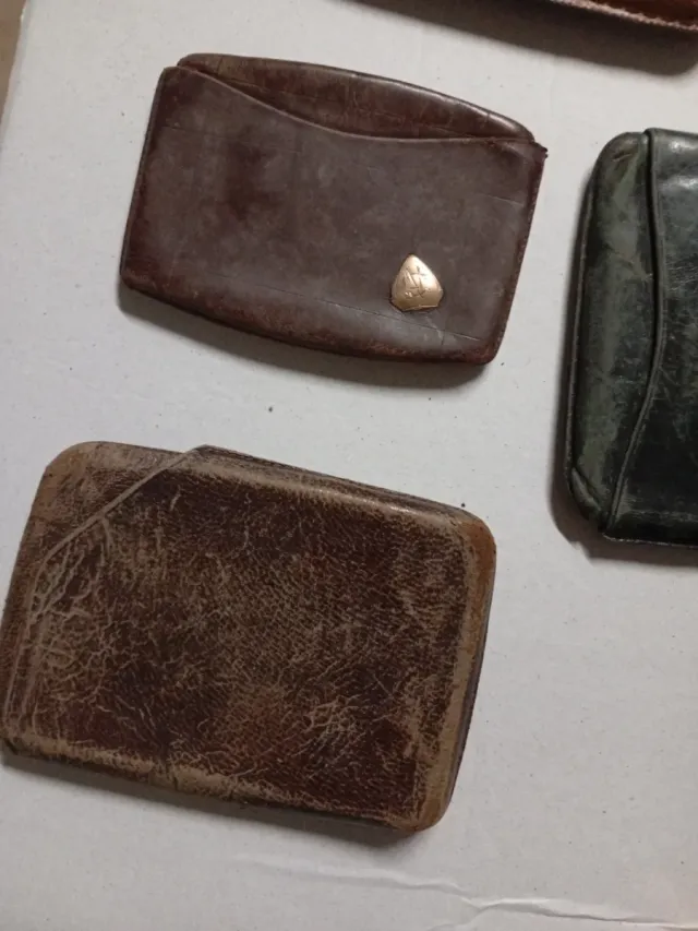 Petacas antiguas de piel para tabaco 10 euros ud