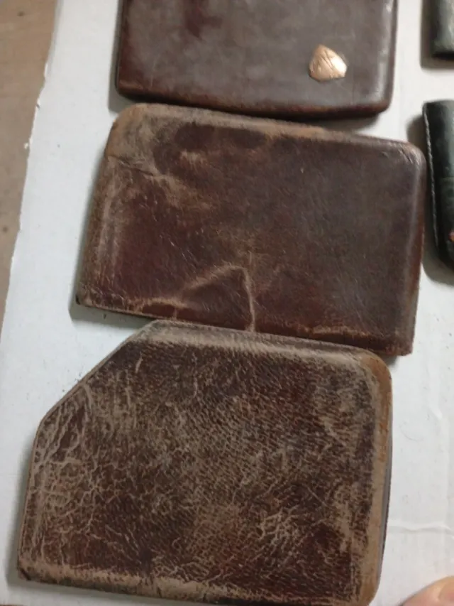 Petacas antiguas de piel para tabaco 10 euros ud