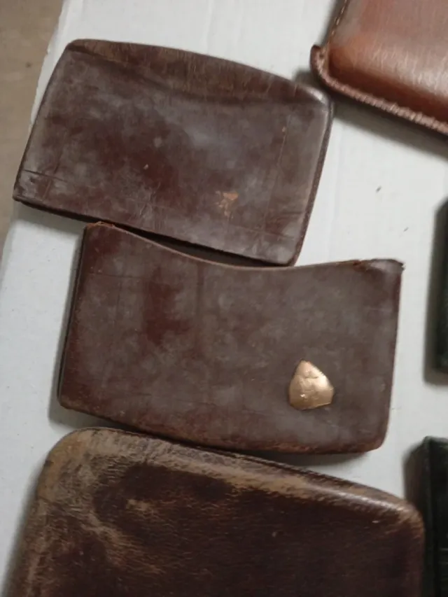 Petacas antiguas de piel para tabaco 10 euros ud
