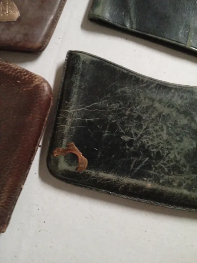 Petacas antiguas de piel para tabaco 10 euros ud