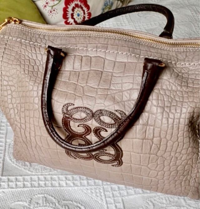 Bolso de piel de la marca Ángel Reinares