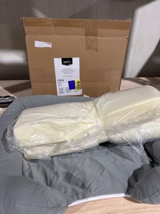 Cama para perro gris