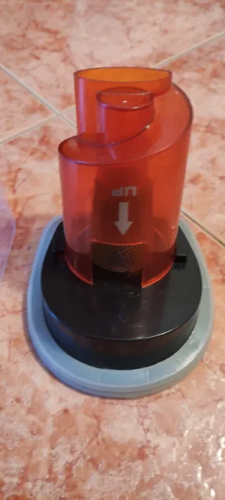 Aspiradora de mano enchufable