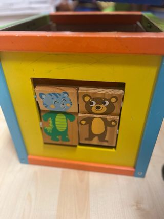 Cubo de actividades para bebés