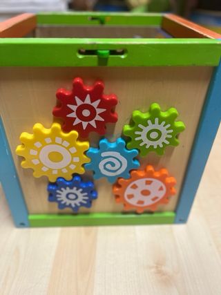Cubo de actividades para bebés