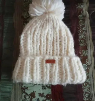 Cappello Barbour a maglia larga con pon pon