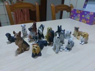Colección de figuras de perros