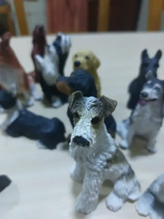 Colección de figuras de perros