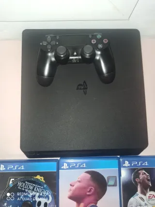 Consola PS4 Slim Negra + 4 Juegos