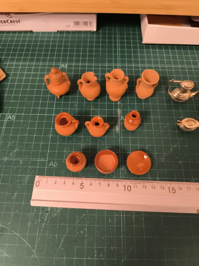 Miniature di terracotta: Giare e ciotole