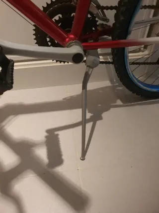 Bici de montaña roja/azul electrico.Marca Shimano