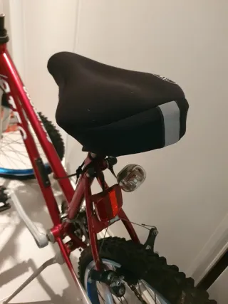 Bici de montaña roja/azul electrico.Marca Shimano