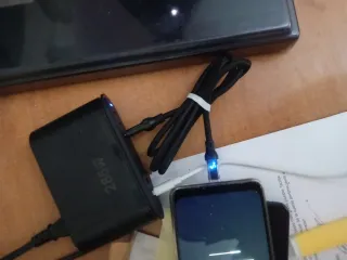 Cable USB-C a USB-C 100W con pantalla