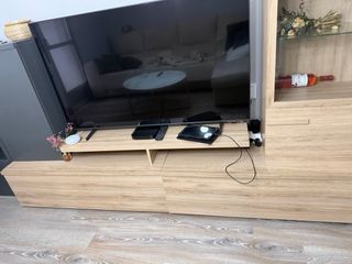 Mueble de salón madera y cristal