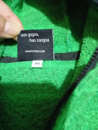 Forro polar verde con capucha niño