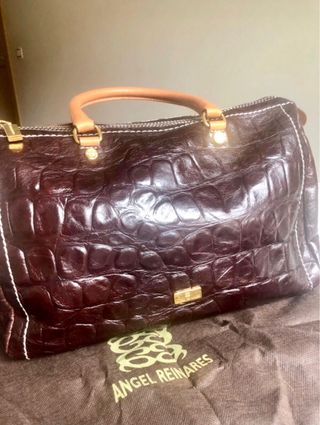 Bolso de piel de la marca Ángel Reinares.