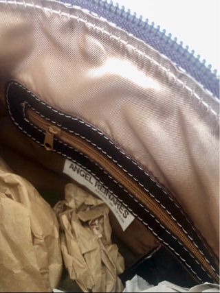Bolso de piel de la marca Ángel Reinares.
