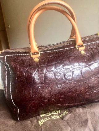 Bolso de piel de la marca Ángel Reinares.