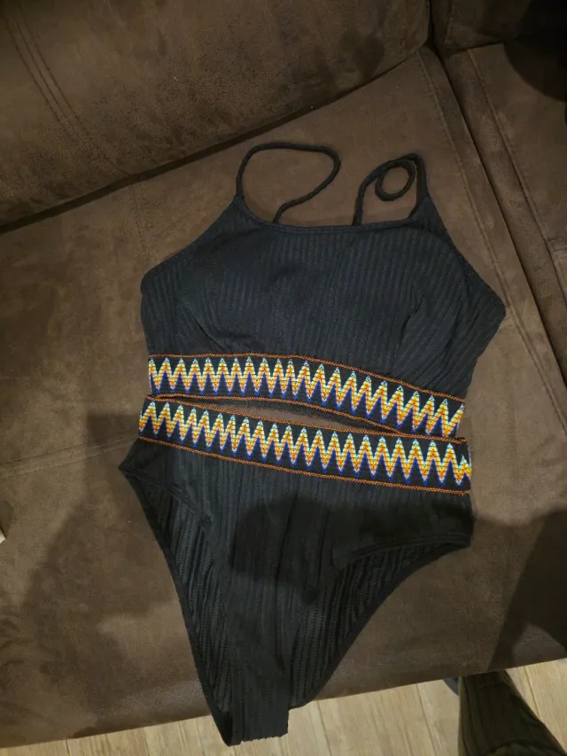 Bikini negro con detalles étnicos
