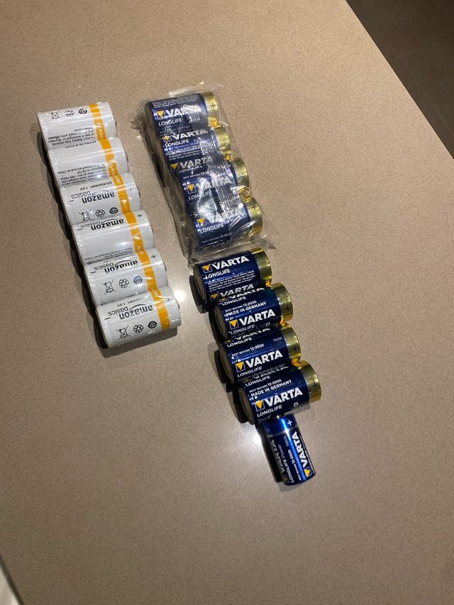 Pack Pilas AAA y D Varta y Amazon