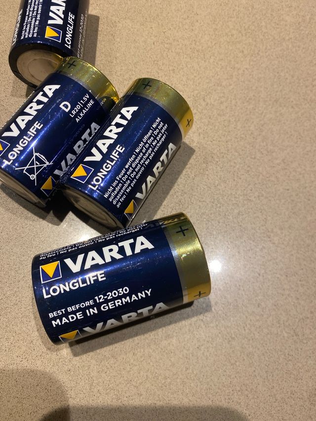 Pack Pilas AAA y D Varta y Amazon