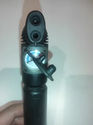 Minibomba de bicicleta con manómetro
