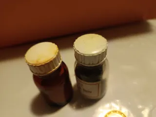 2 Botellines Farmacia Antiguos