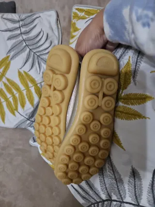 Mocasines dorados piel sintética