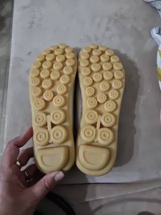 Mocasines dorados piel sintética