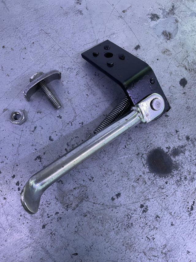 Pata lateral Piaggio Zip - Vespa