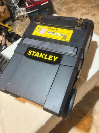 Caja de herramientas Stanley con ruedas