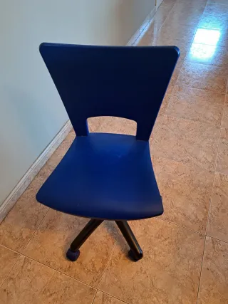 Silla de escritorio azul con logo Monster