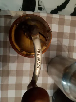 Molinillo de café antiguo de madera