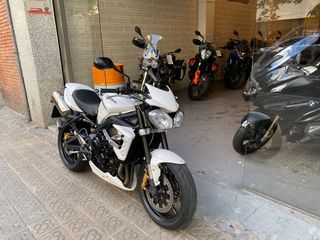TRIUMPH STREET TRIPLE 675 R