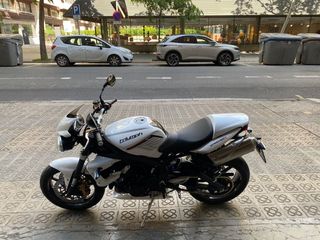 TRIUMPH STREET TRIPLE 675 R