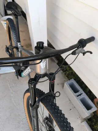 Berria Bravo 2025 AXS