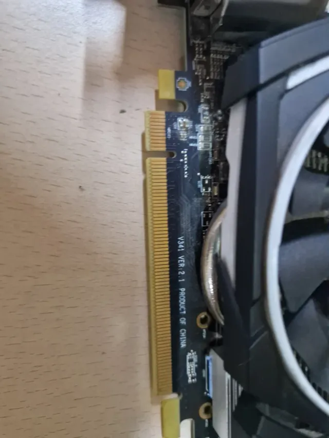 Tarjeta Gráfica MSI RX 570 Armour 4GB